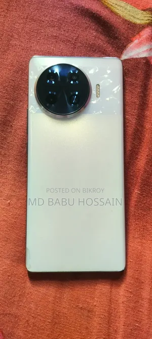 টেকনো স্পার্ক ২০ প্রো প্লাস ২৫৬ জিবি হোয়াইট