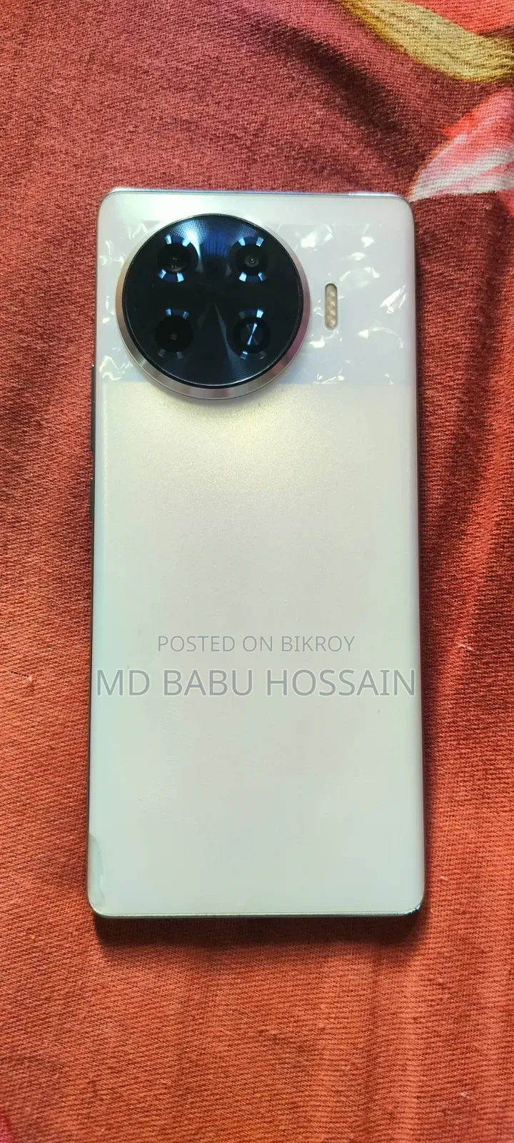 টেকনো স্পার্ক ২০ প্রো প্লাস ২৫৬ জিবি হোয়াইট