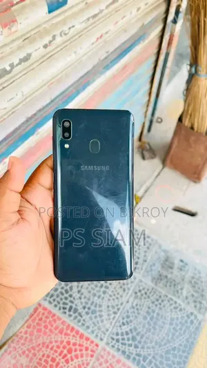 Samsung Galaxy A20 32 GB Gray