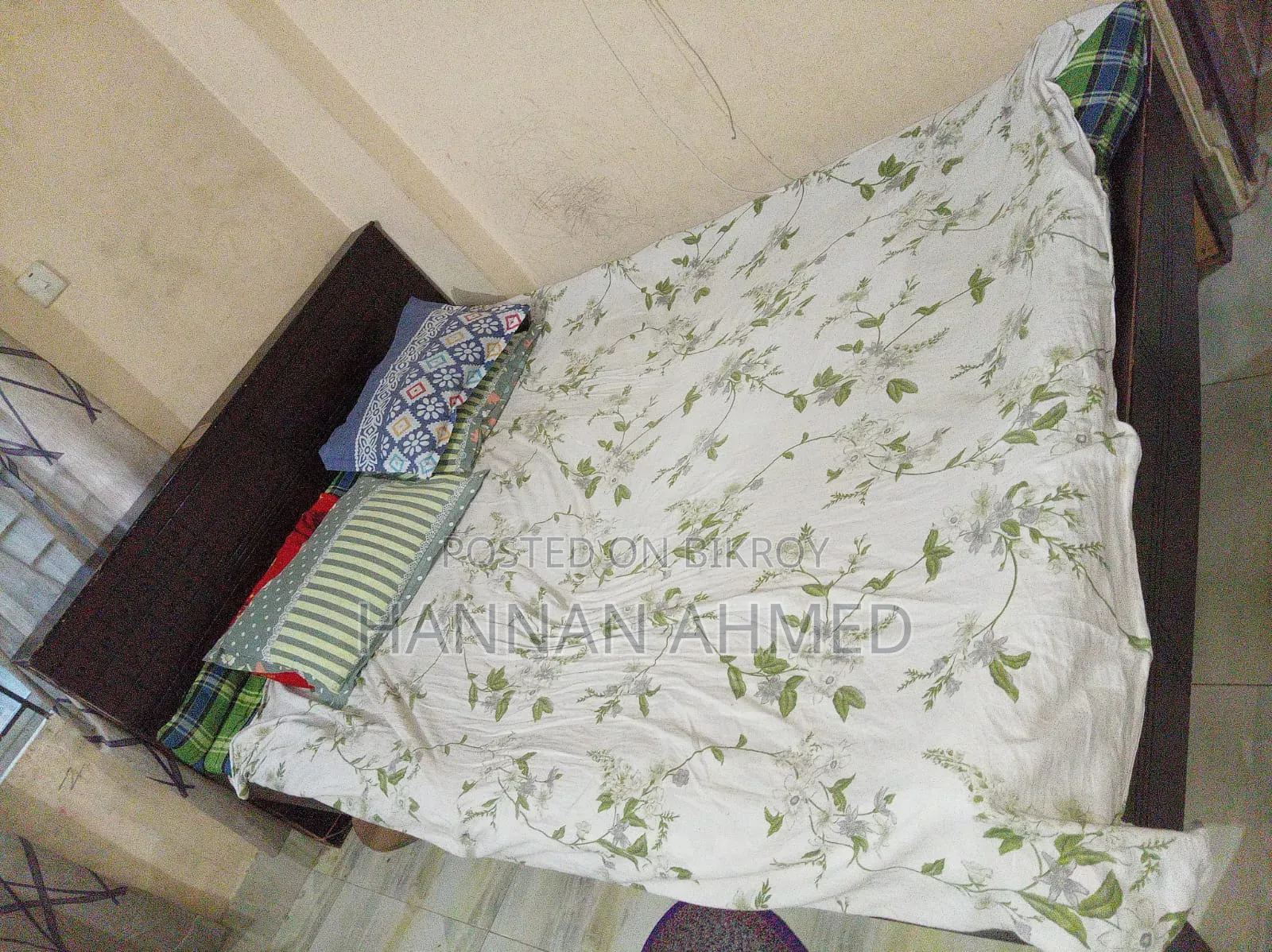 Old 5/7 feet bed