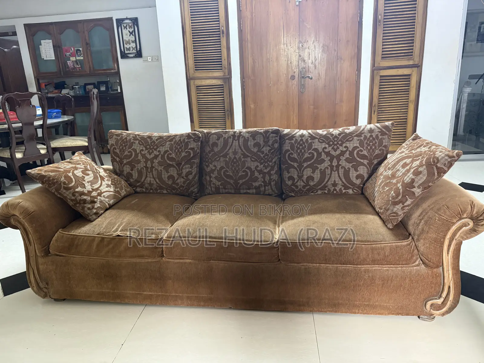 সোফা সেট তিন সিটার + দুটি সিঙ্গেল সিটার