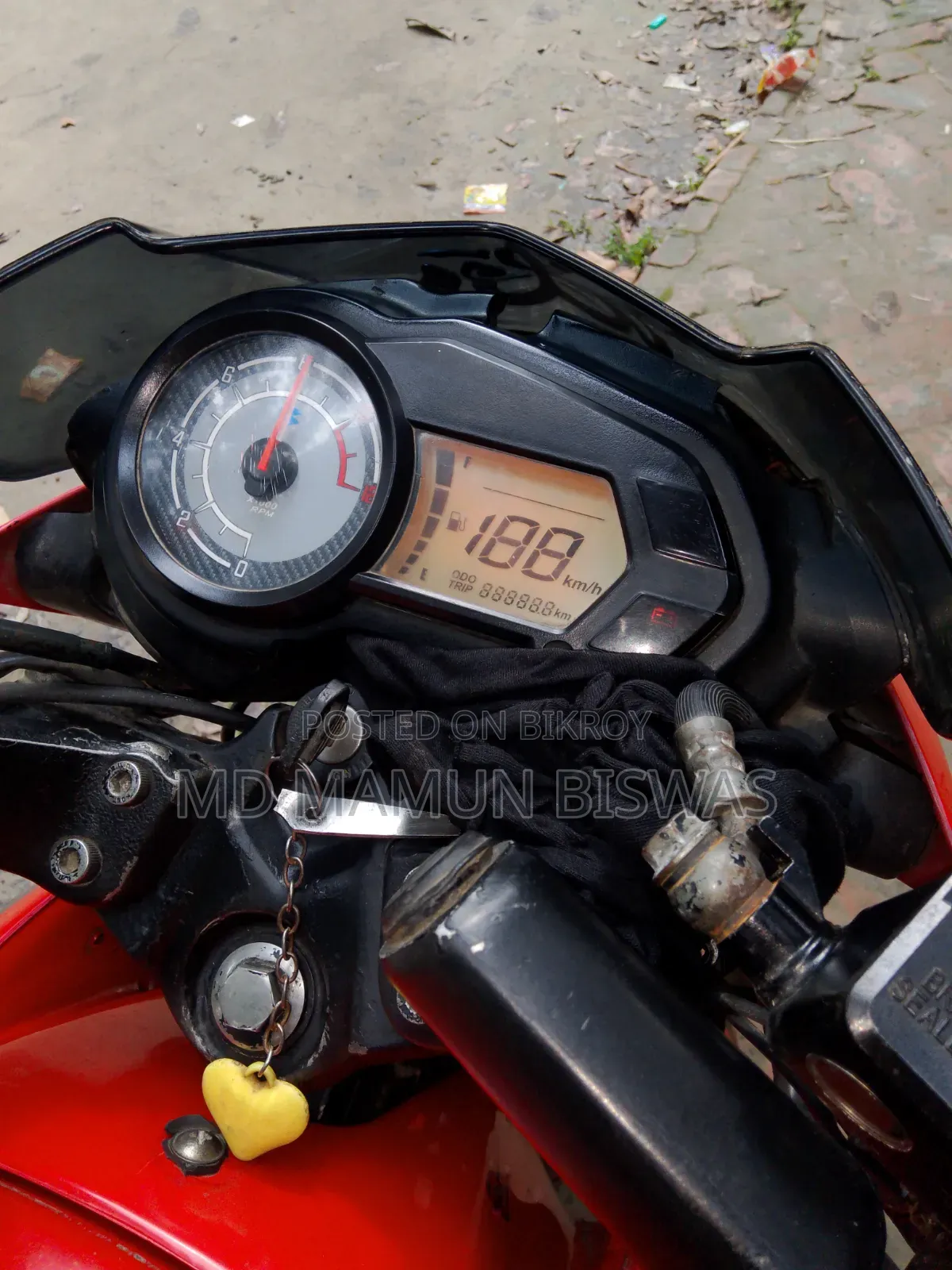 বাজাজ পালসার ১৩৫ এলএস ২০১২ রেড