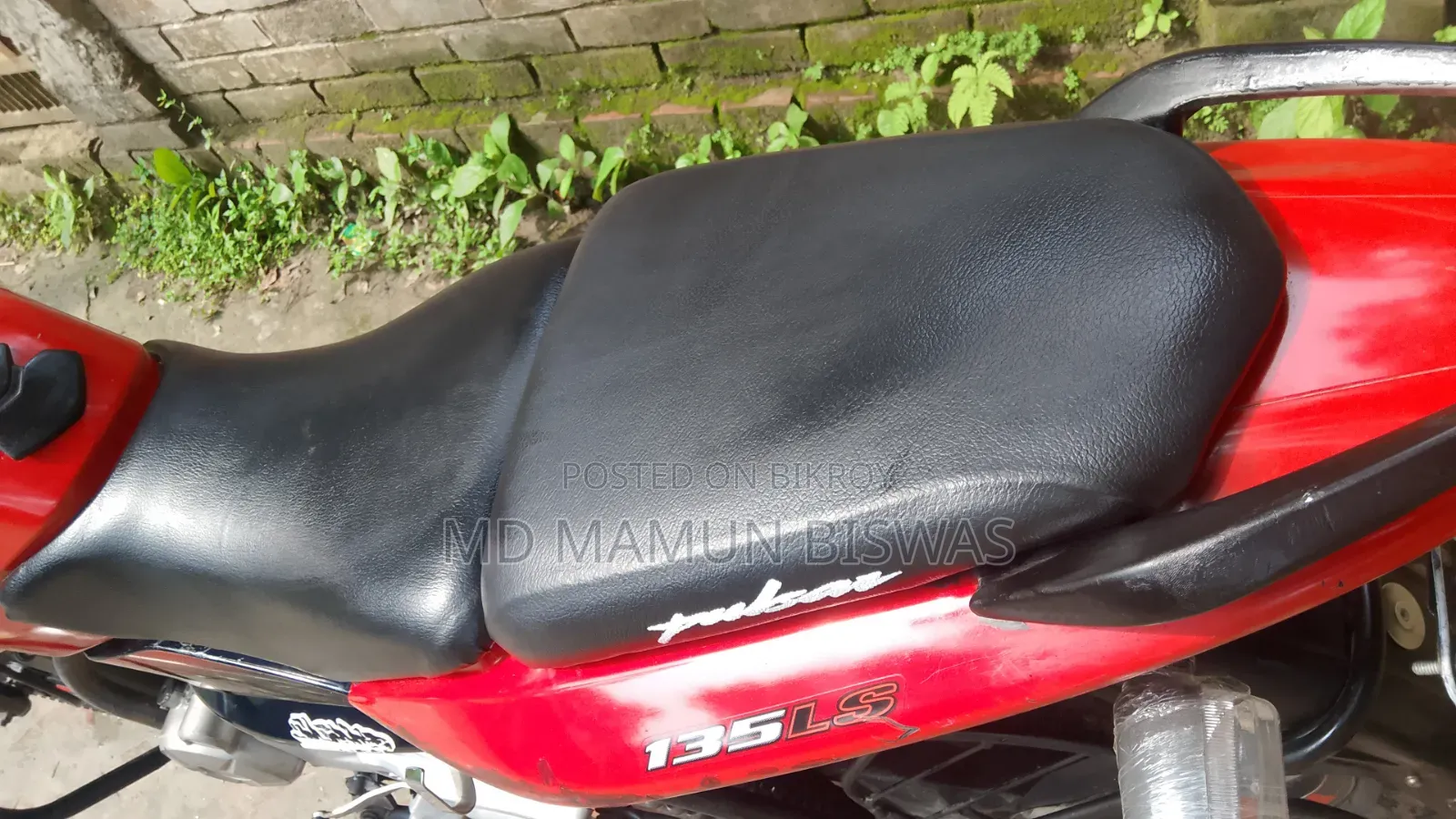 বাজাজ পালসার ১৩৫ এলএস ২০১২ রেড