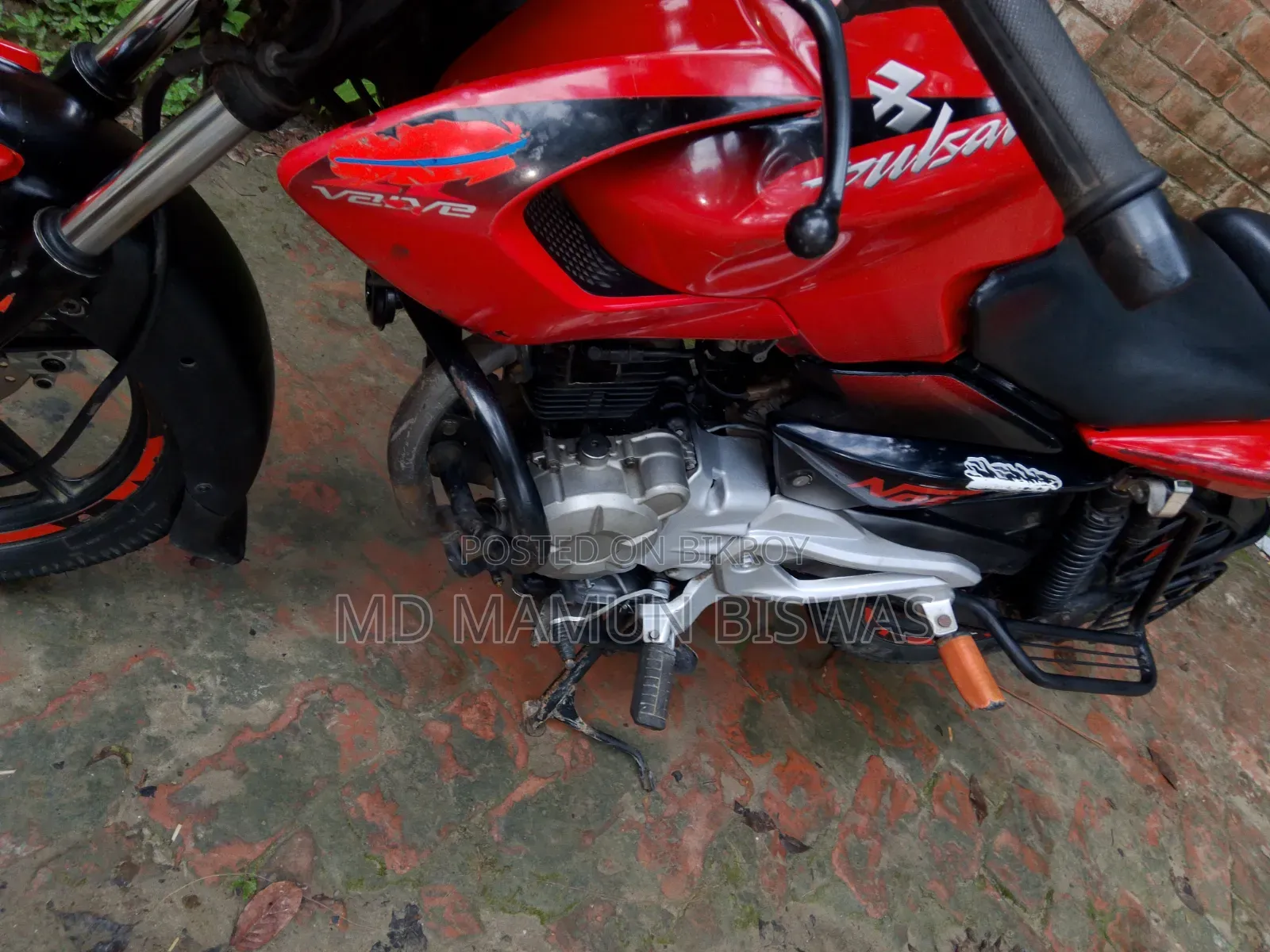 বাজাজ পালসার ১৩৫ এলএস ২০১২ রেড