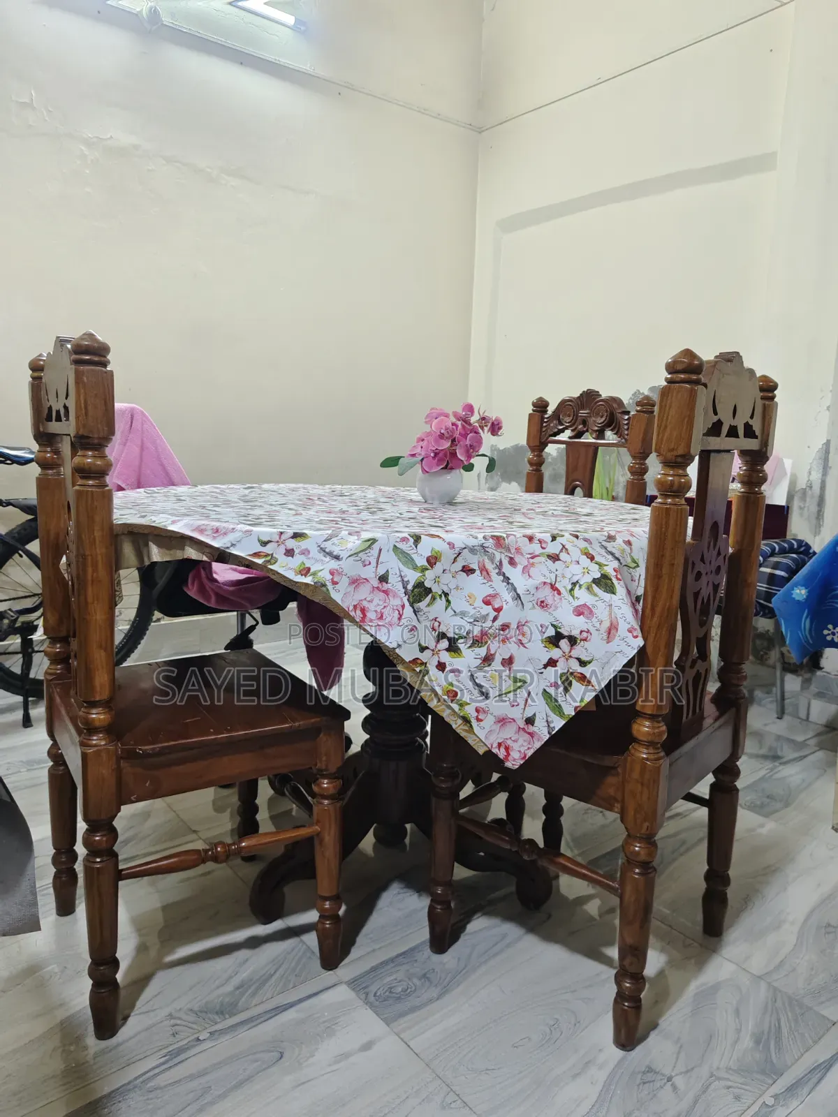 Round Table Set With 4 Seat Wood Chair