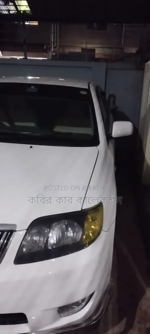 টয়োটা করোল্লা ২০০৪ সাদা