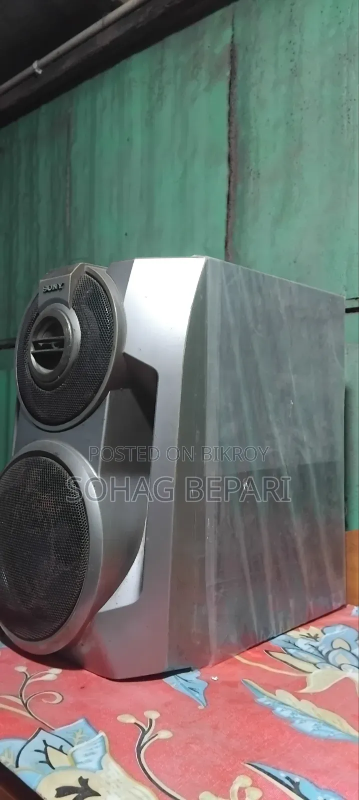 A Pair of Sony Speakers for Sale