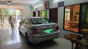 টয়োটা অ্যাক্সিও ২০১৫ রূপালী
