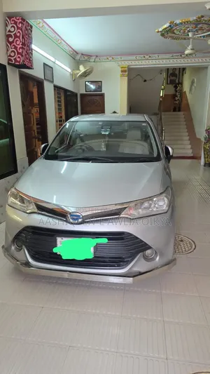 টয়োটা অ্যাক্সিও ২০১৫ রূপালী