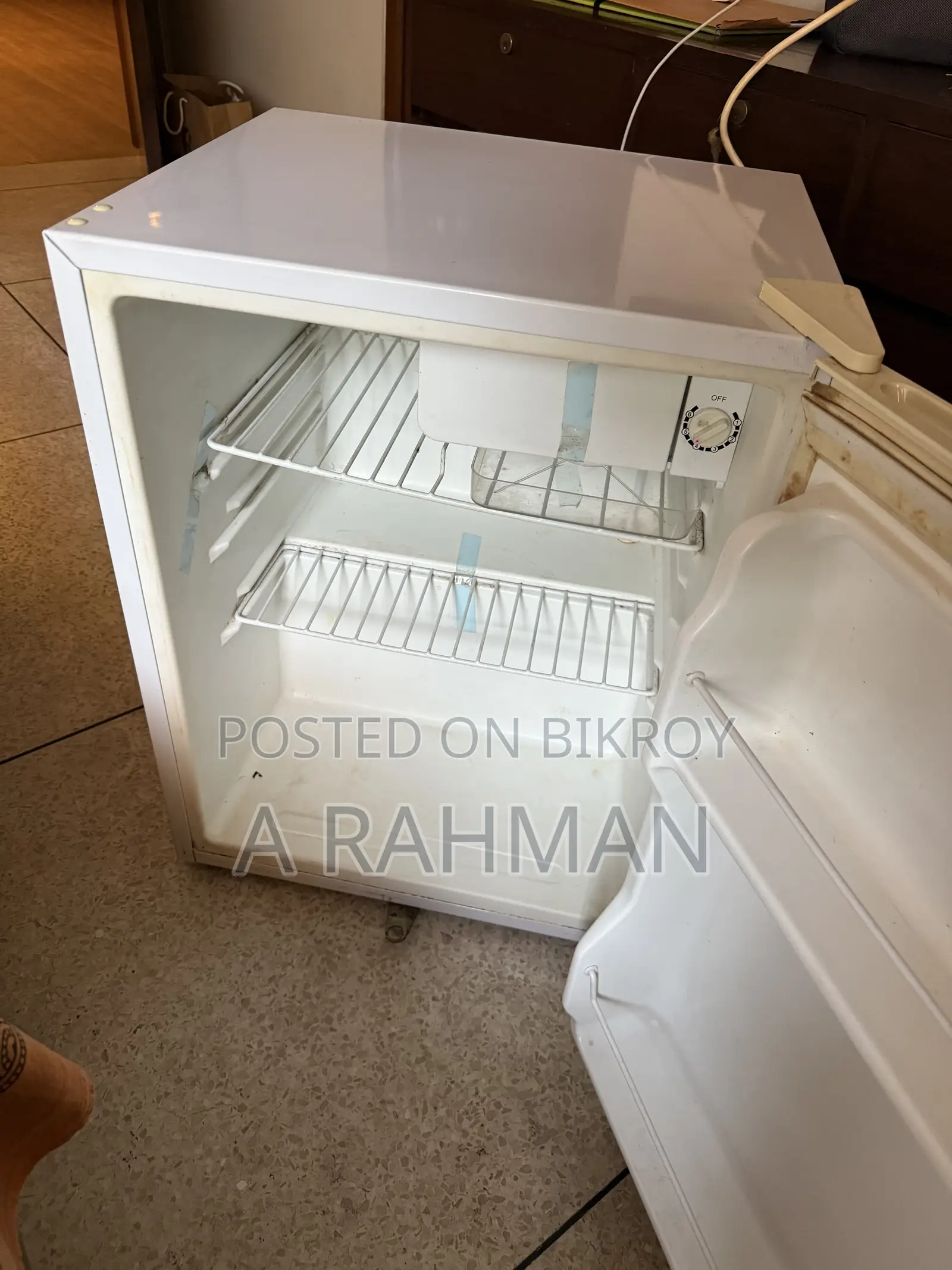শার্প এইচএস-৮৮বিএফ-ডব্লিউ৩ মিনি বার রেফ্রিজারেটর, ধারণক্ষমতা ৬৩ লিটার