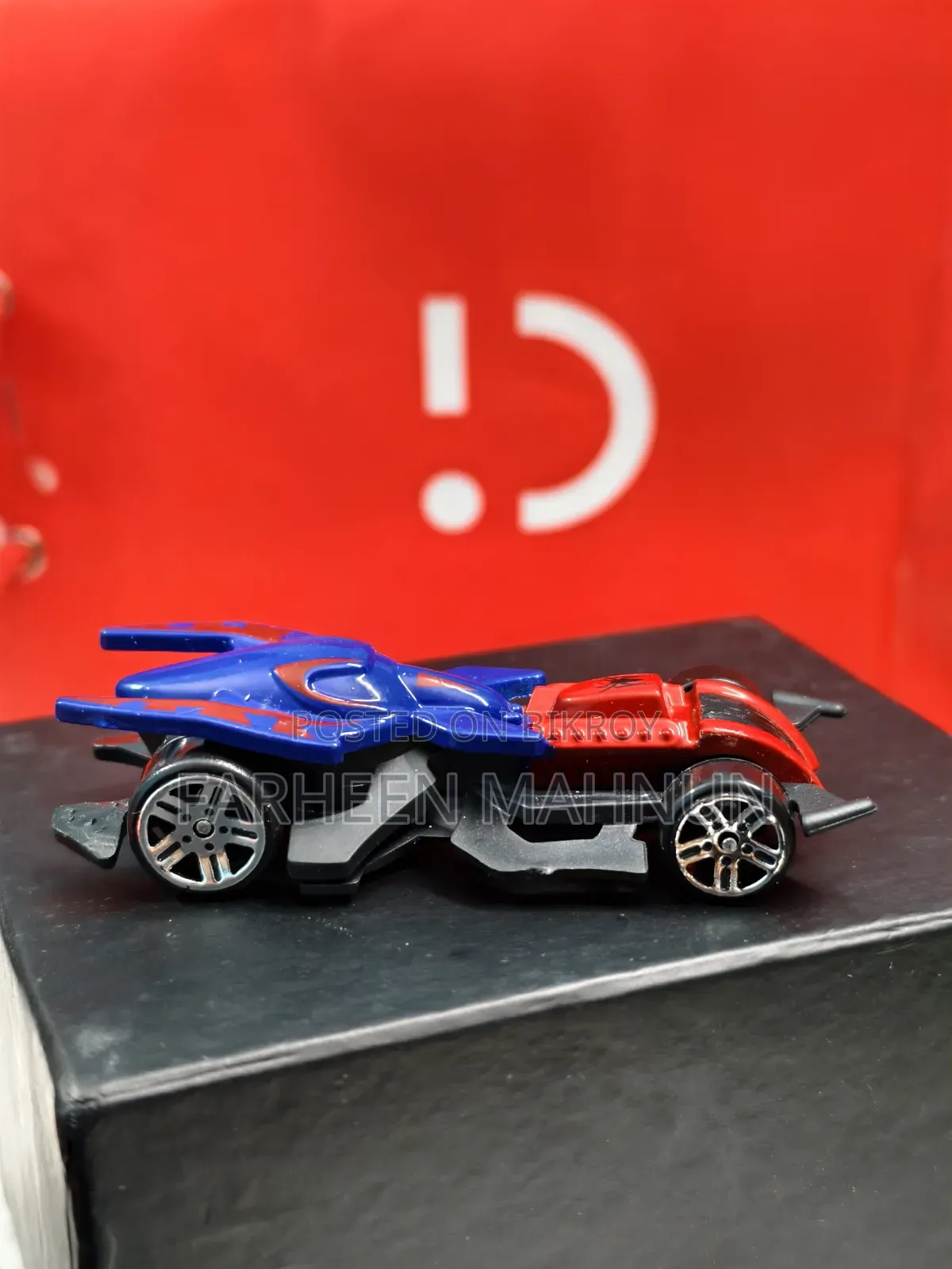 Hot Wheels Marvel Spider-Man Toy Car
