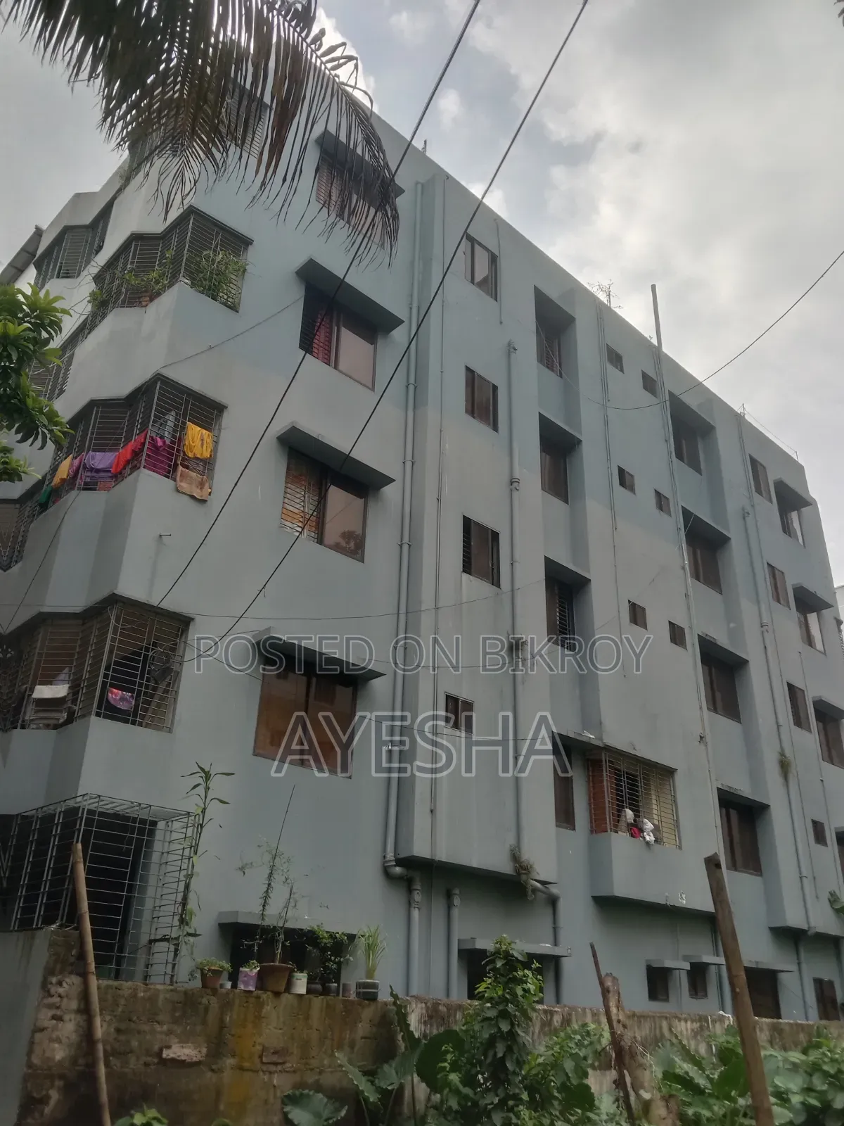 10-Bedroom House in Baizid for Sale