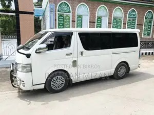 টয়োটা হাইএন্স ২০১১ সাদা