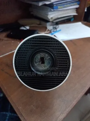 এইচওয়াই ৩০০ প্রজেক্টর