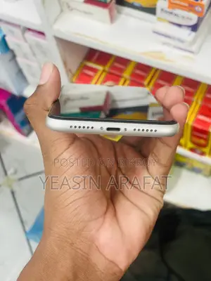 অ্যাপল আইফোন ১১ ১২৮ জিবি হোয়াইট