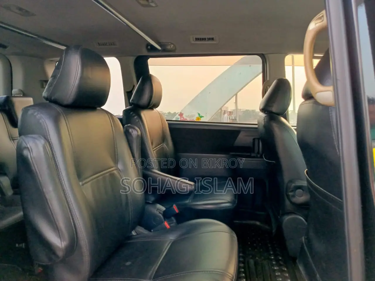 Toyota Noah 2.0 143hp YY Front-Wheel Drive (5 Seater) 2011 Black