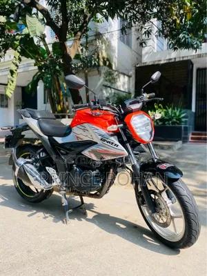 সুজুকি জিক্সার ২০২৩ কমলা