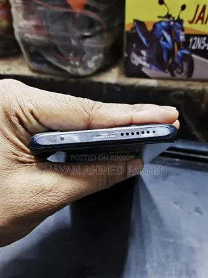 EL 8 GB Black