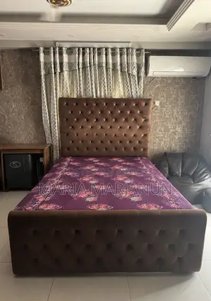 Double Bed/Queen Size Bed