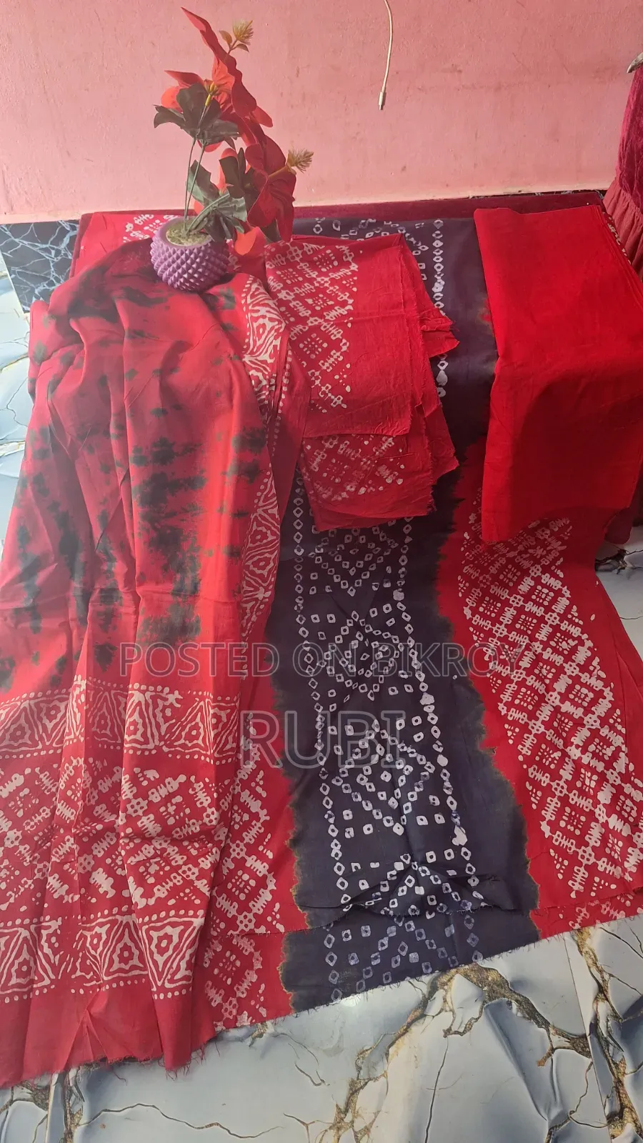 সরাসরি কুমিল্লা বাটিক কারখানা থেকে নেওয়া। রং গ্যারান্টি। য