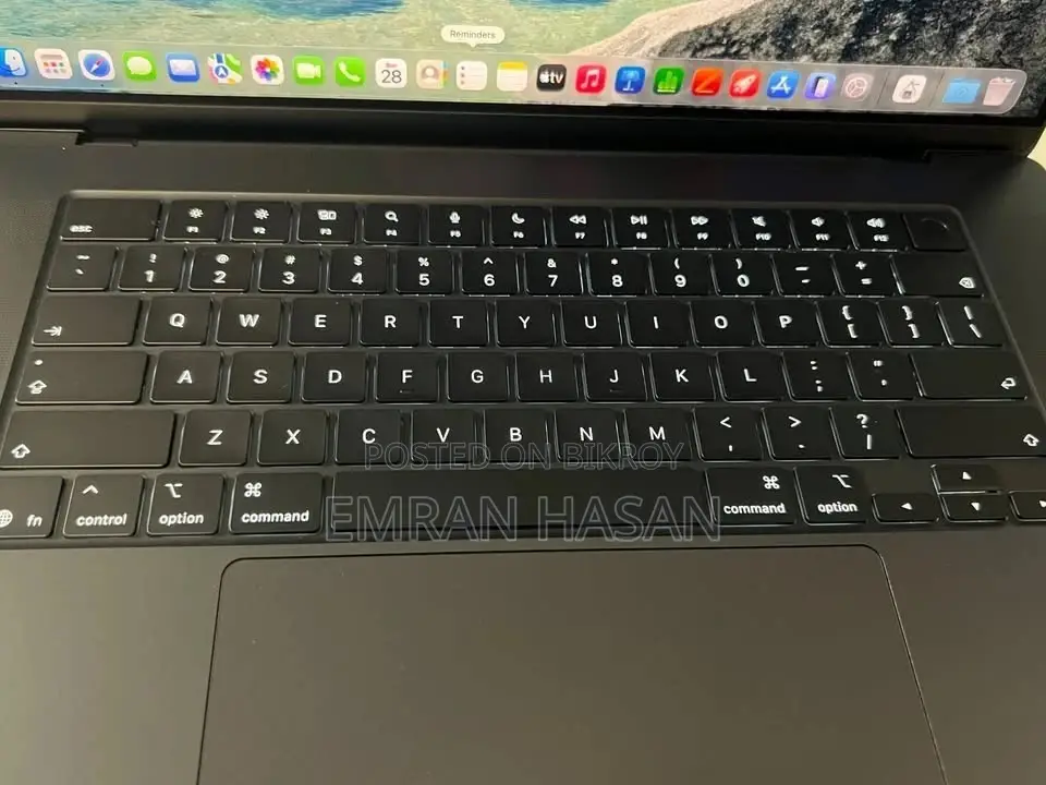 New Laptop Apple 36GB Apple M5 Max SSD 4T