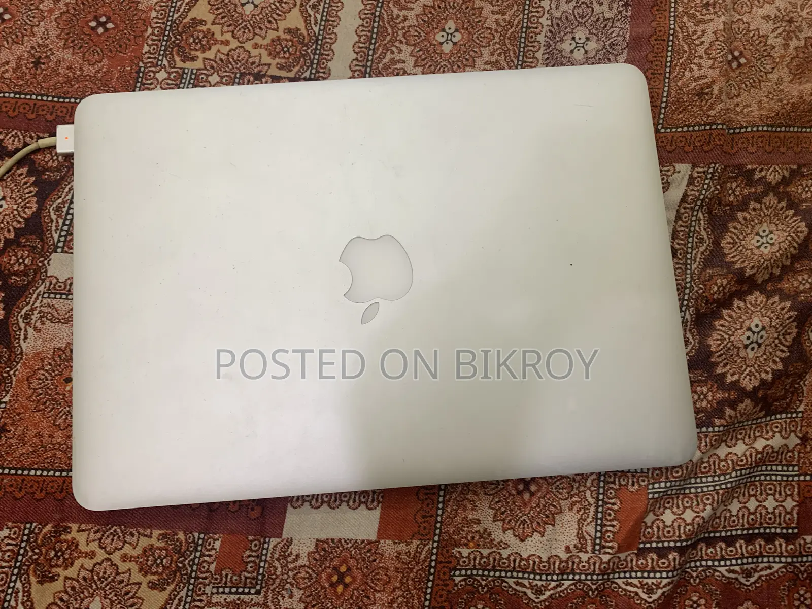 ল্যাপটপ অ্যাপল ম্যাকবুক ২০১৫ ৮জিবি ইন্টেল কোর আই৫ এসএসডি ২৫৬জিবি