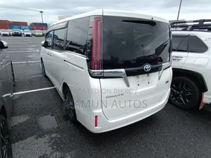 Toyota Esquire 2021 Pearl