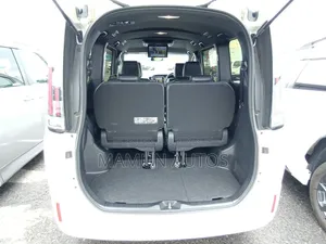 Toyota Esquire 2021 Pearl