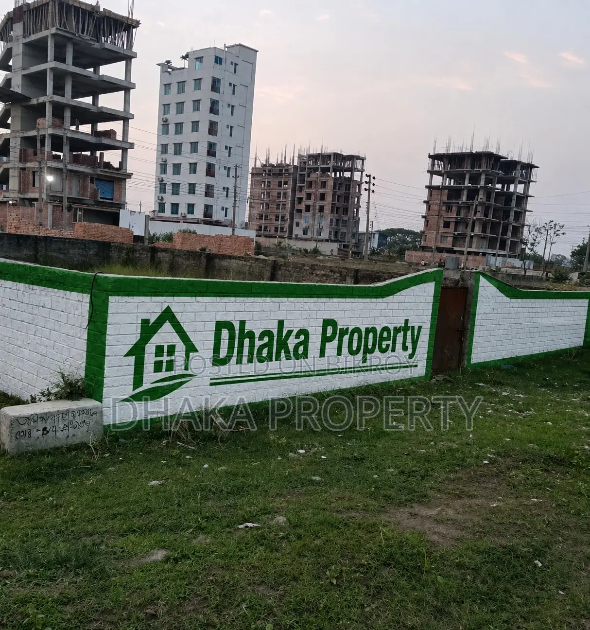সেক্টর-১৬/এইচ এ ৩০ ফুট রাস্তা সংলগ্ন ৩ কাঠা পার্ক নর্থ জমি