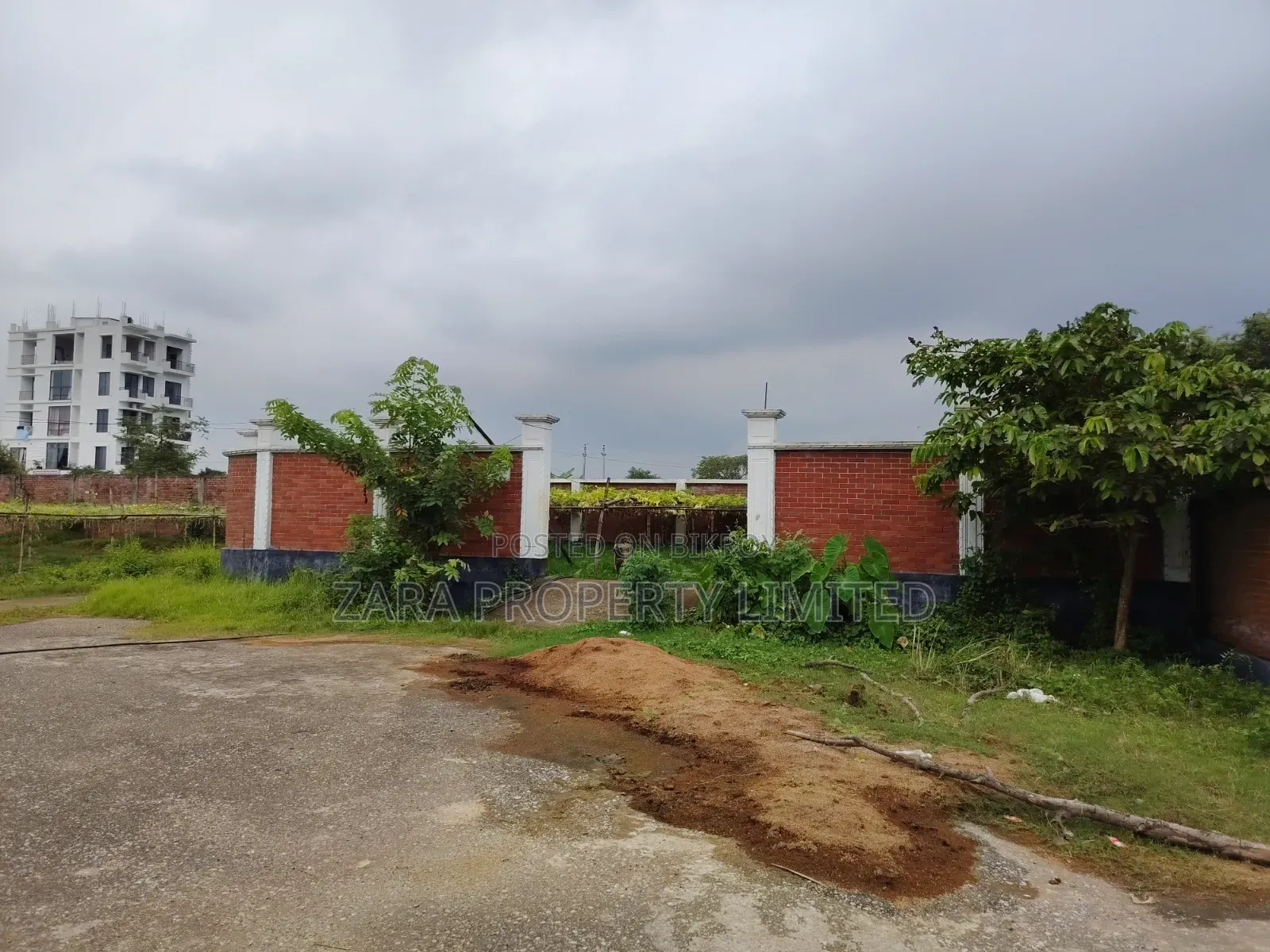 দক্ষিণ মুখি ৫ কাঠা ২১ নং সেক্টরে।