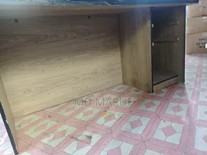 অফিস টেবিল