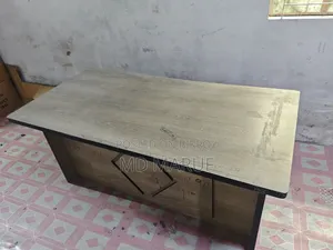 অফিস টেবিল