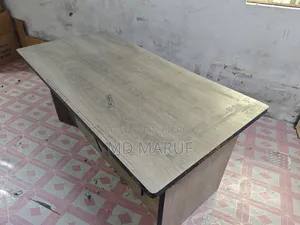 অফিস টেবিল