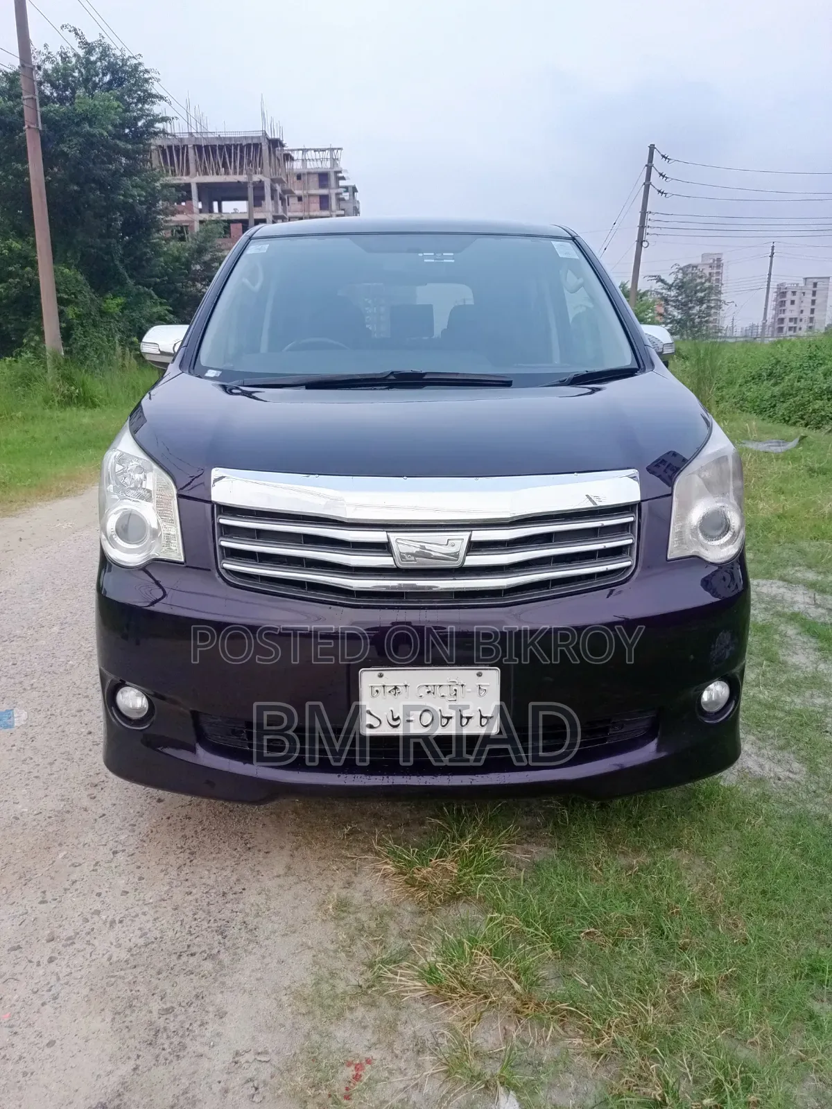 টয়োটা নোয়া ২০১৩ মেরুন