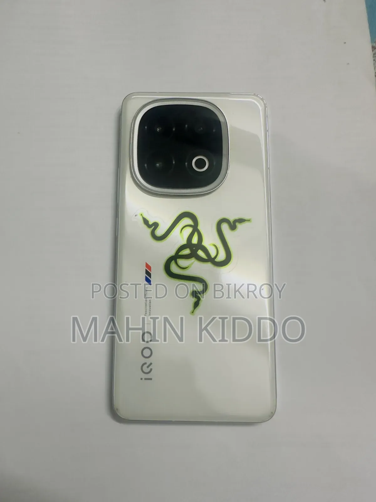 আইকিউওও ১৩ ২৫৬ জিবি হোয়াইট