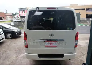 Toyota HiAce 2021 White