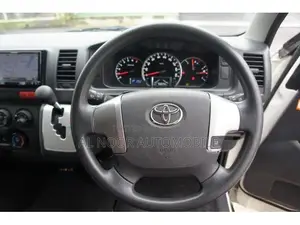 Toyota HiAce 2021 White