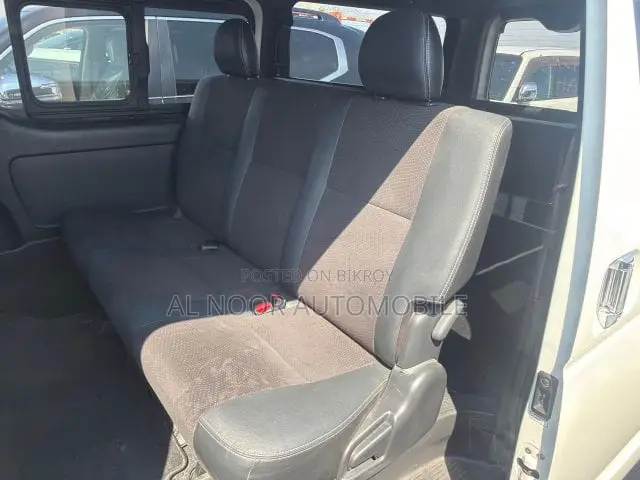 Toyota HiAce 2021 White