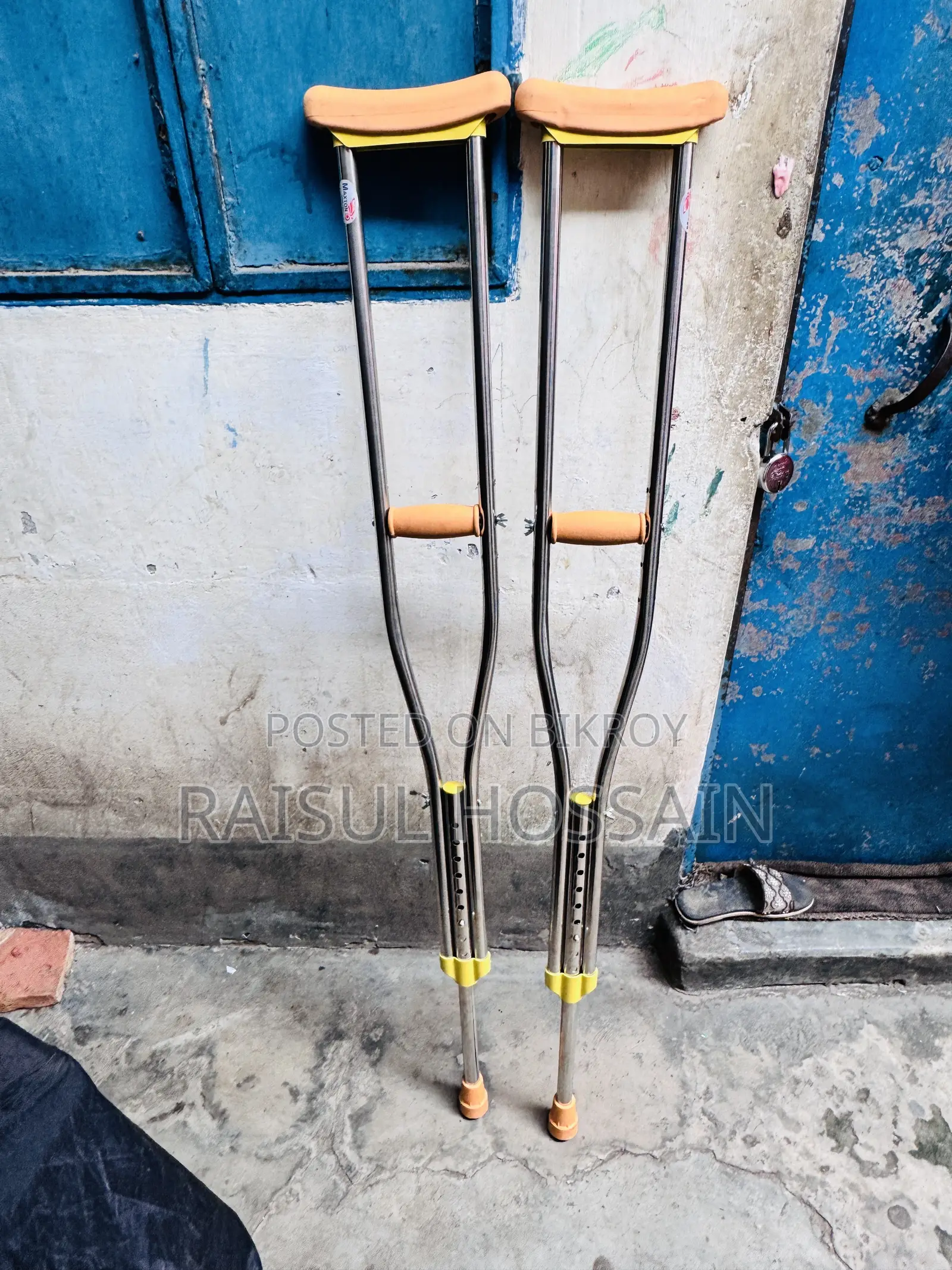 Double Hand Crutches