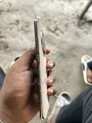 Oppo F27 Pro+ 256 GB Yellow