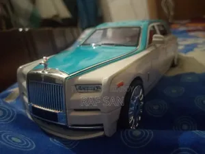 রোলস রয়েস ফ্যান্টম এইট স্কেল ১:২৪ ডাইকাস্ট মডেল