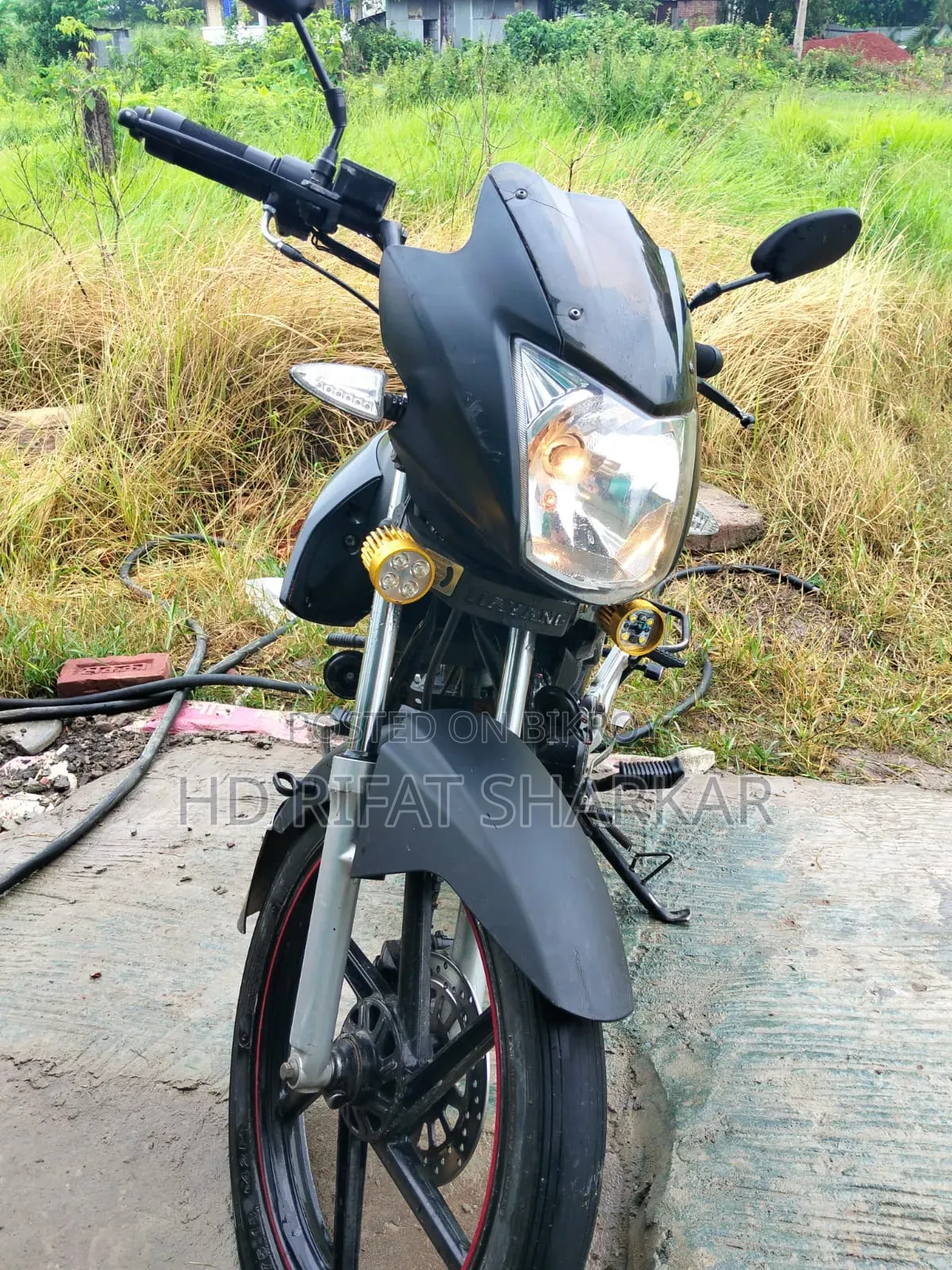 রানার বুলেট ১০০ ভি২ ২০২২ কালো