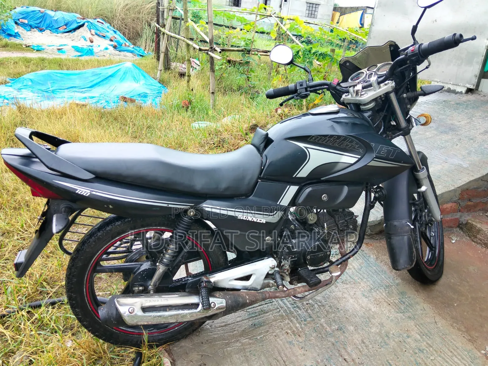 রানার বুলেট ১০০ ভি২ ২০২২ কালো