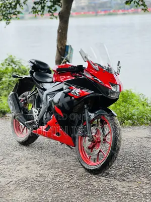 সুজুকি জিএস ২০২১ লাল