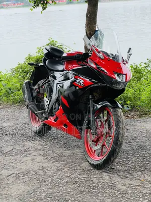 সুজুকি জিএস ২০২১ লাল