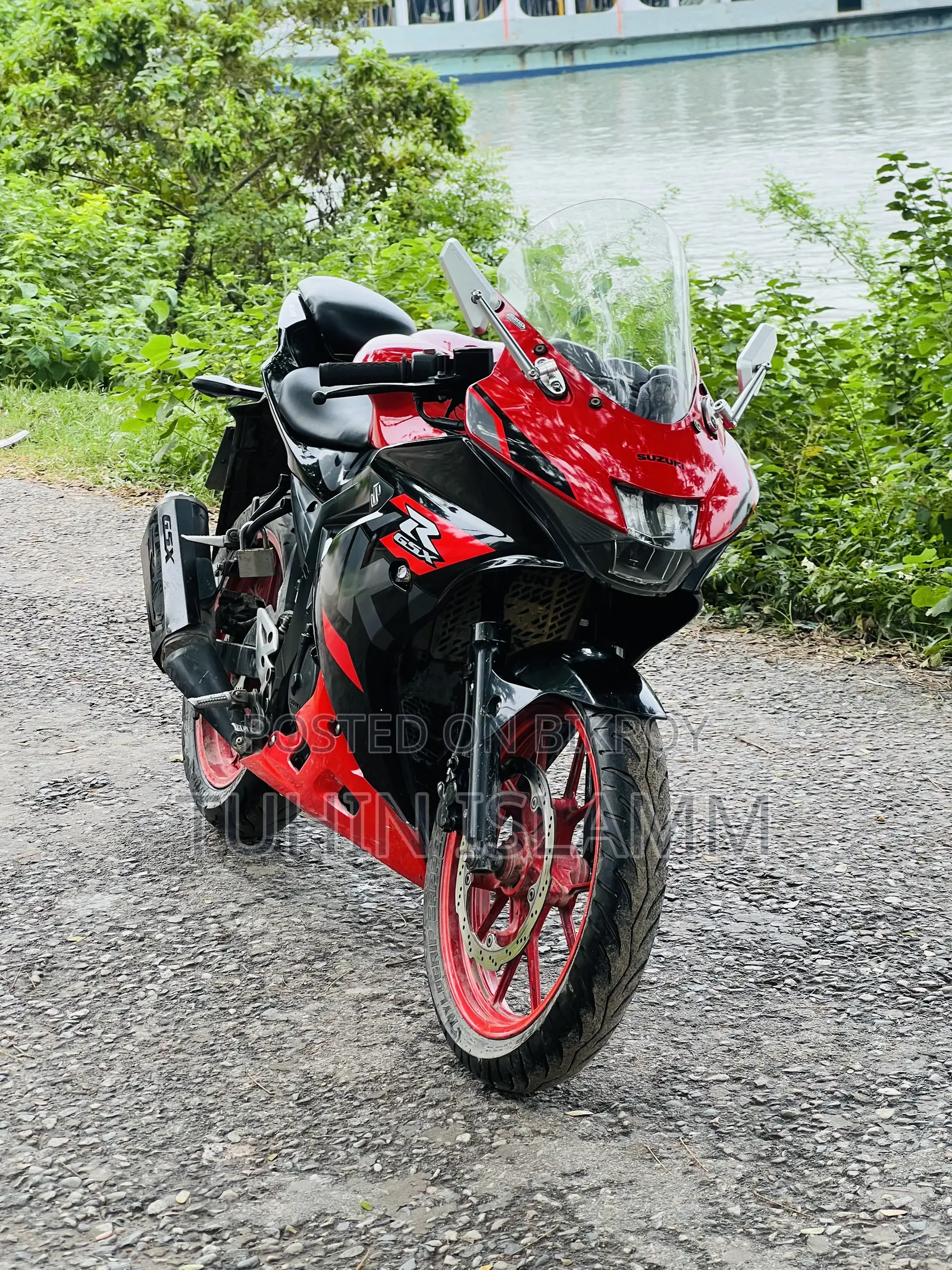সুজুকি জিএস ২০২১ লাল