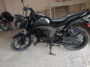 হোন্ডা সিবি ২০১৭ ব্ল্যাক