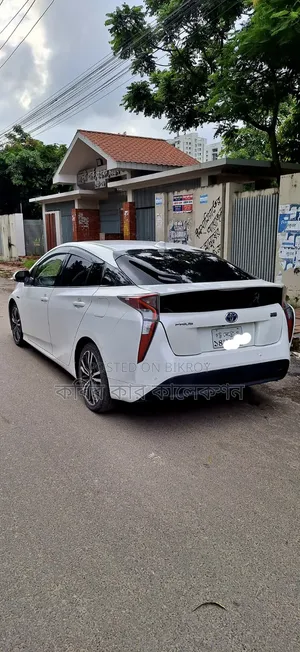 Toyota Prius 2017 Pearl