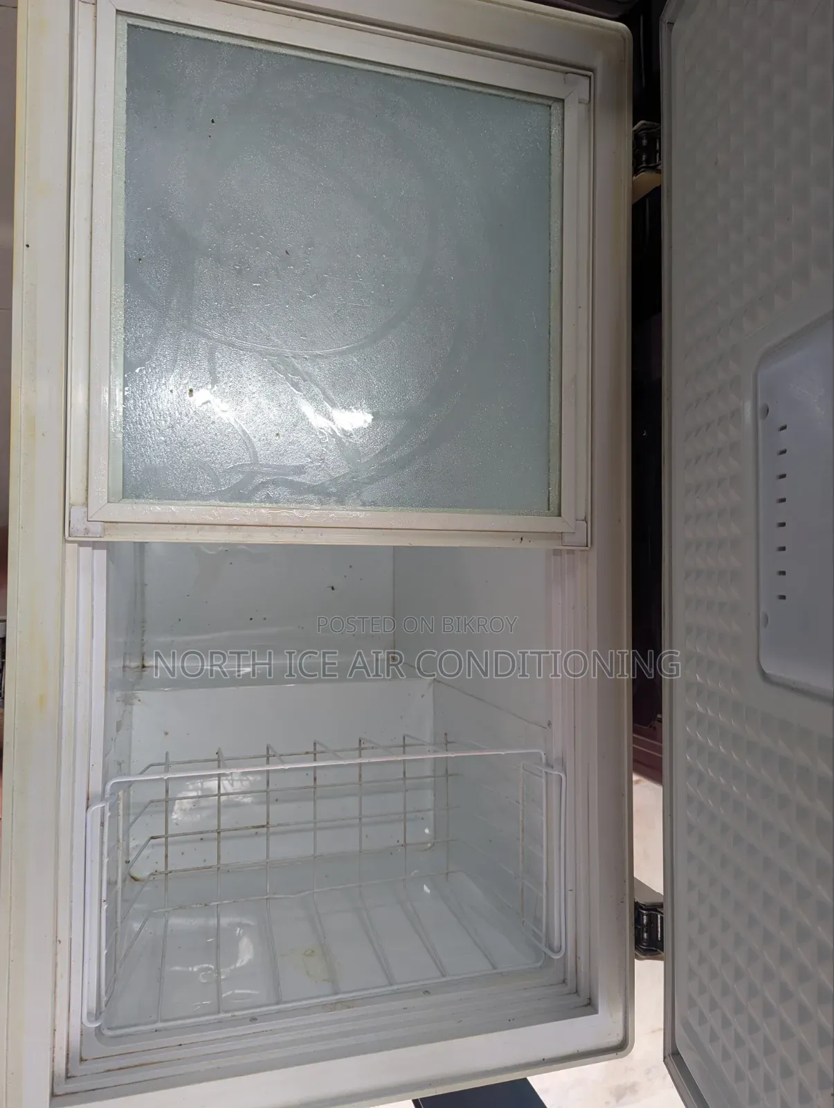 সিঙ্গার রেড কালার ডিপ ২৫০ লিটার.