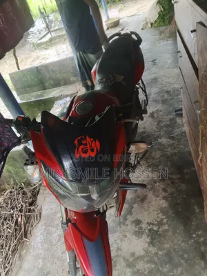 মোটরসাইকেল ২০১৫ লাল